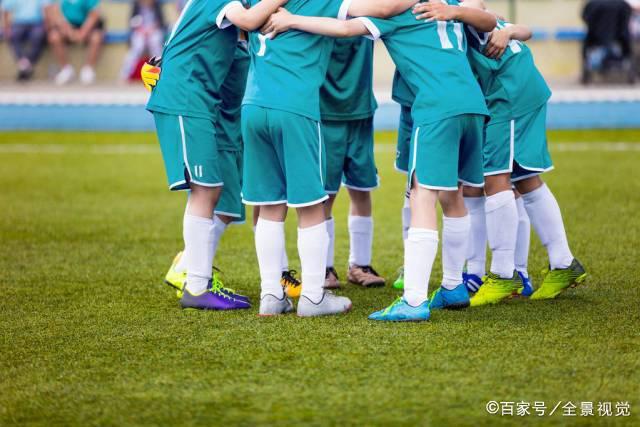 郑钦文赛后澄清：观众走动影响发球节奏