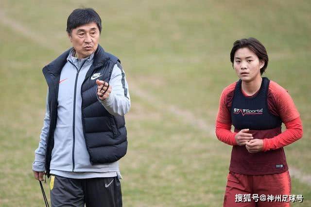 阿森纳主场迎战埃弗顿，赖斯、梅里诺和埃泽首发